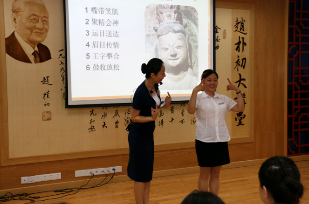 禅源太湖五千年文博园组织员工参加礼仪培训
