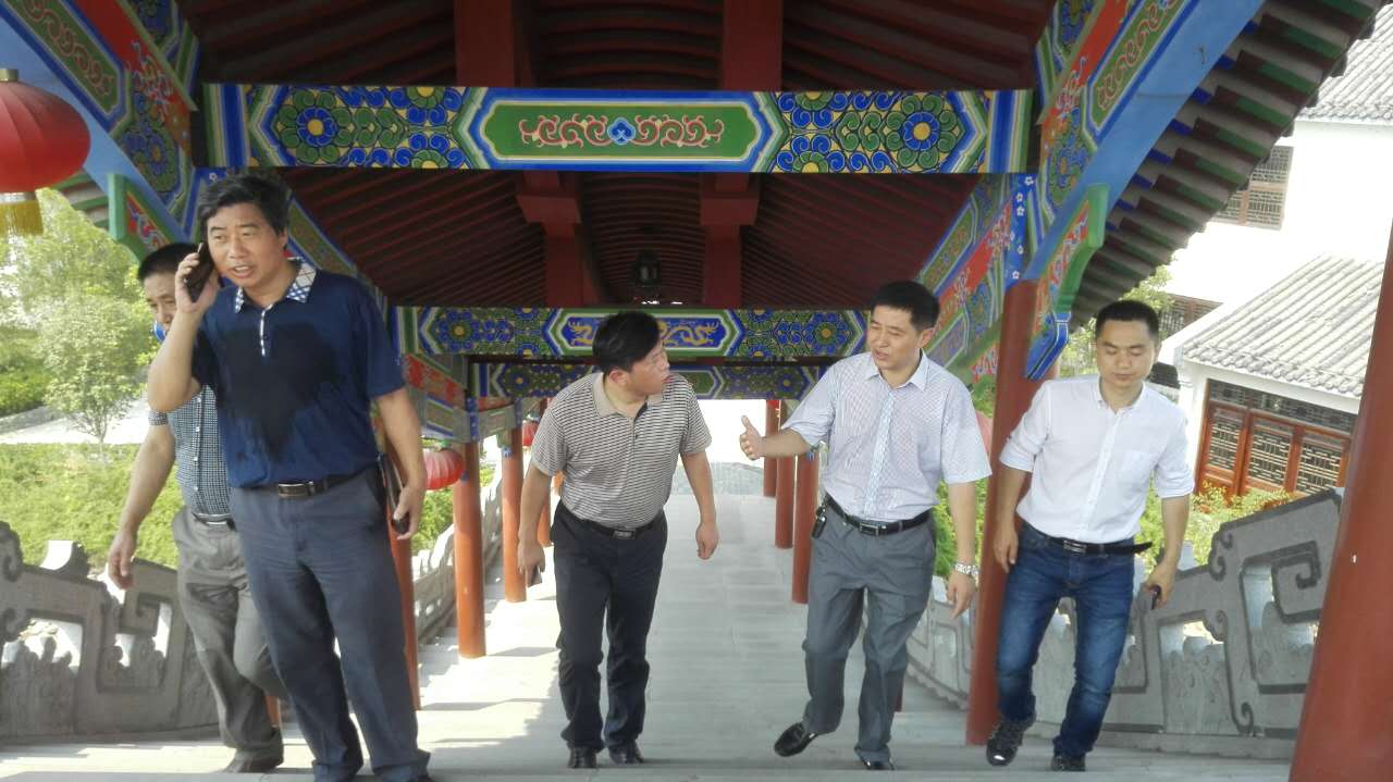 甘长川调研文博园二期商铺业态布置