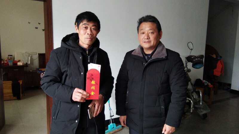 县花管处（旅游委）到联系村开展慰问老党员活动