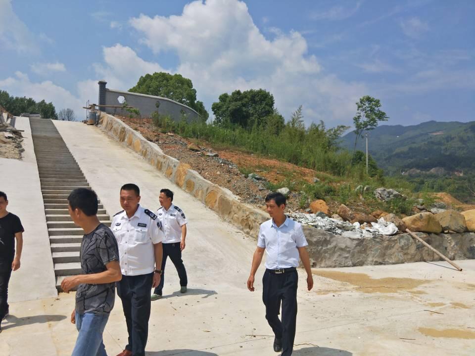 花亭湖景区执法大队开展水土流失整治工作