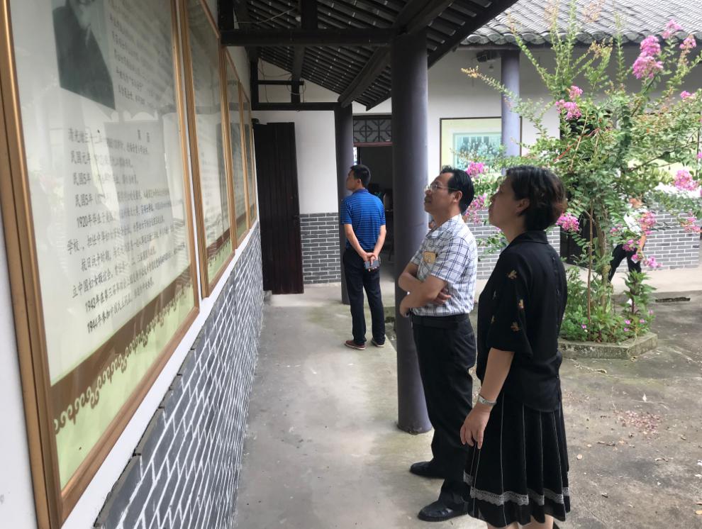 副县长李传萍到新仓镇调度刘王立明故居布展工作