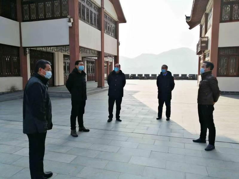 甘长川到花亭湖景区督查新型冠状病毒 感染的肺炎疫情防控工作