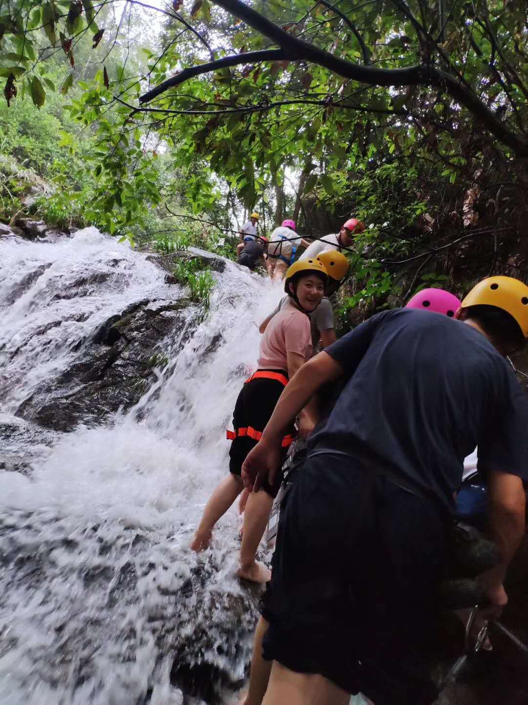 溯溪而上 凿出一条乡村振兴之路