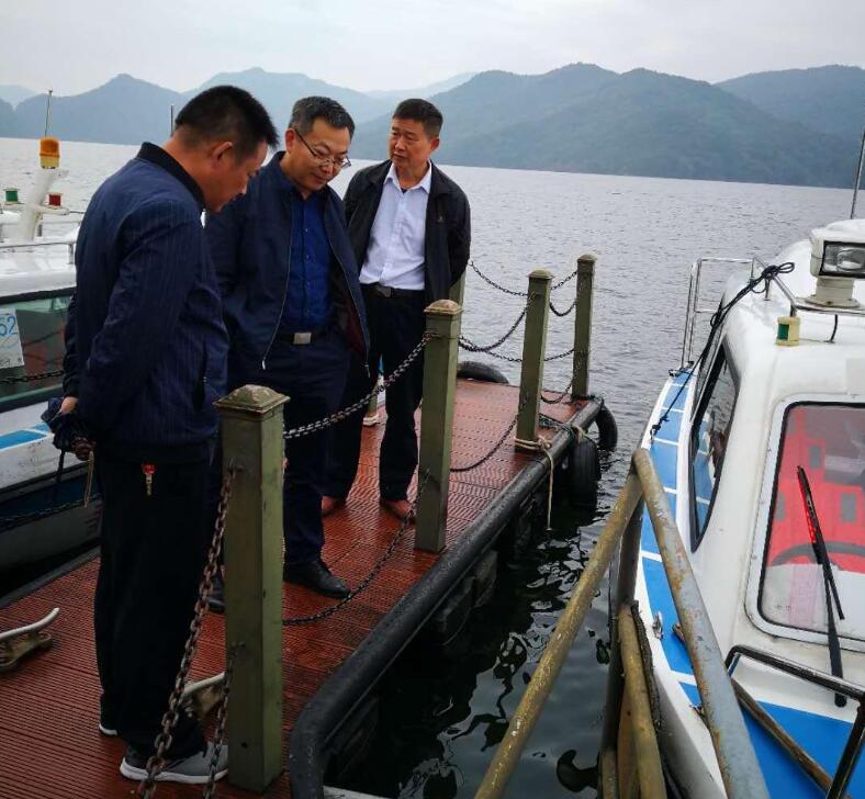 县花管处巡查花亭湖景区安全防范设施整改完善情况