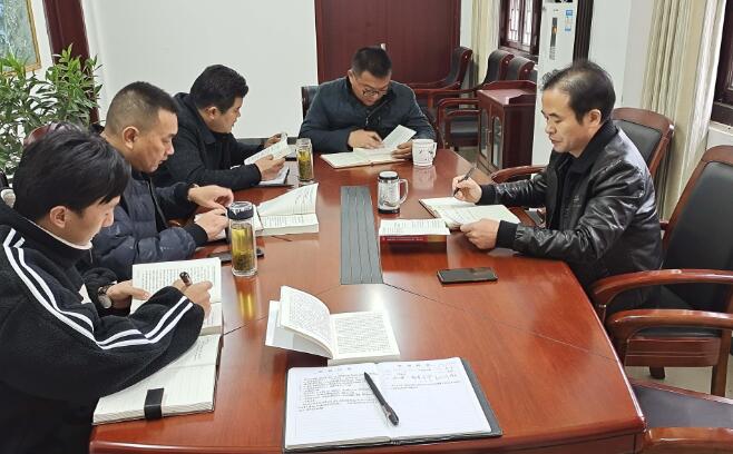 花亭湖风景区行政执法大队集中学习《中共中央关于制定国民经济和社会发展第十四个五年规划和二O三五年远景目标的建议》