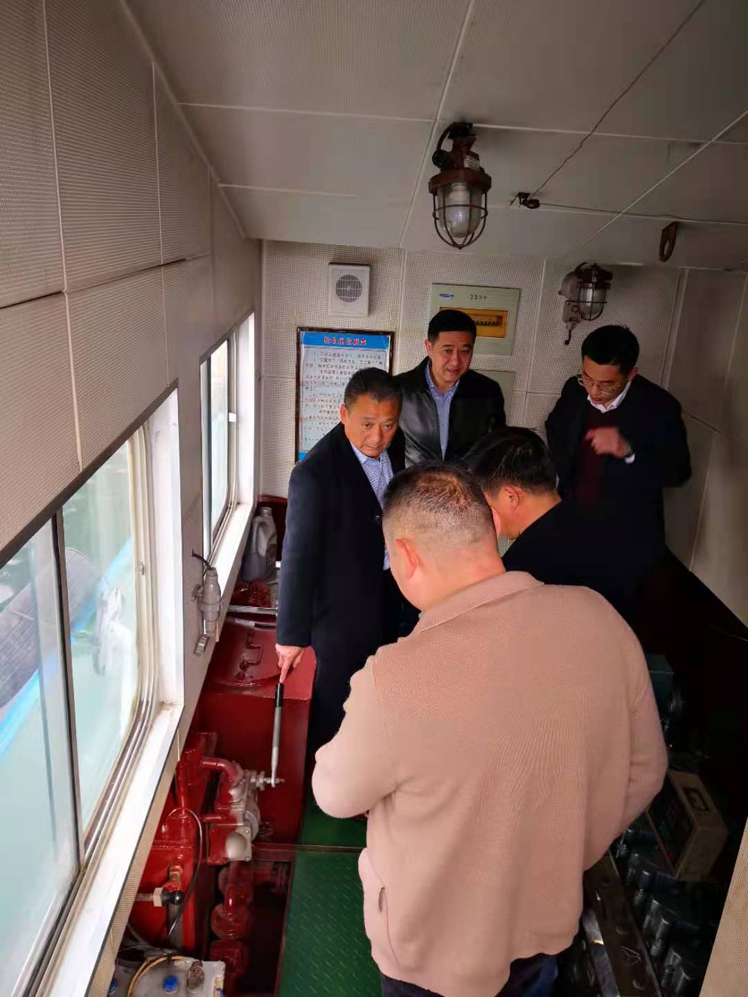 甘长川到花亭湖督查船舶污水直排整改工作