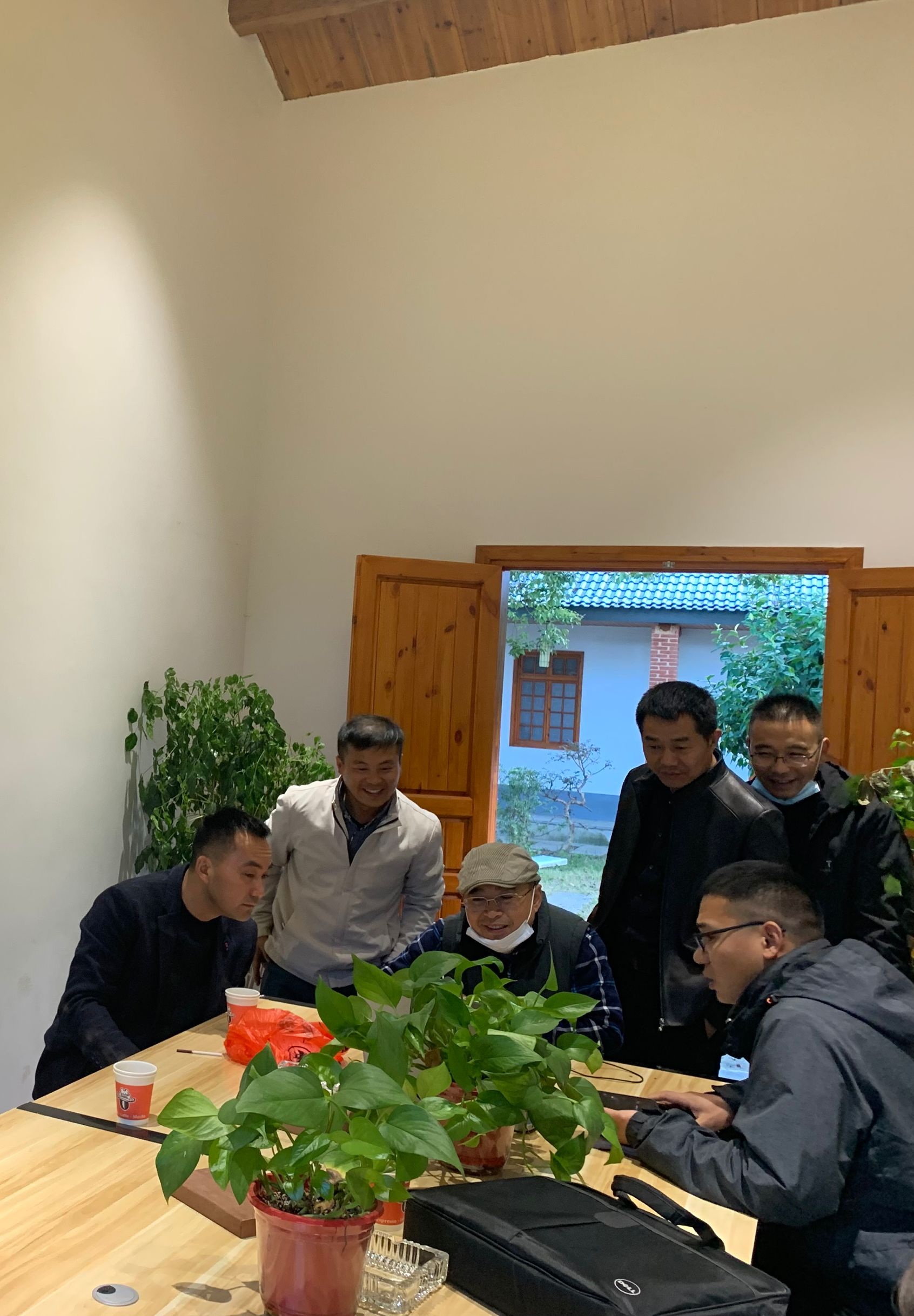 县花管处邀请行业专家调研指导“月亮湾”规划建设