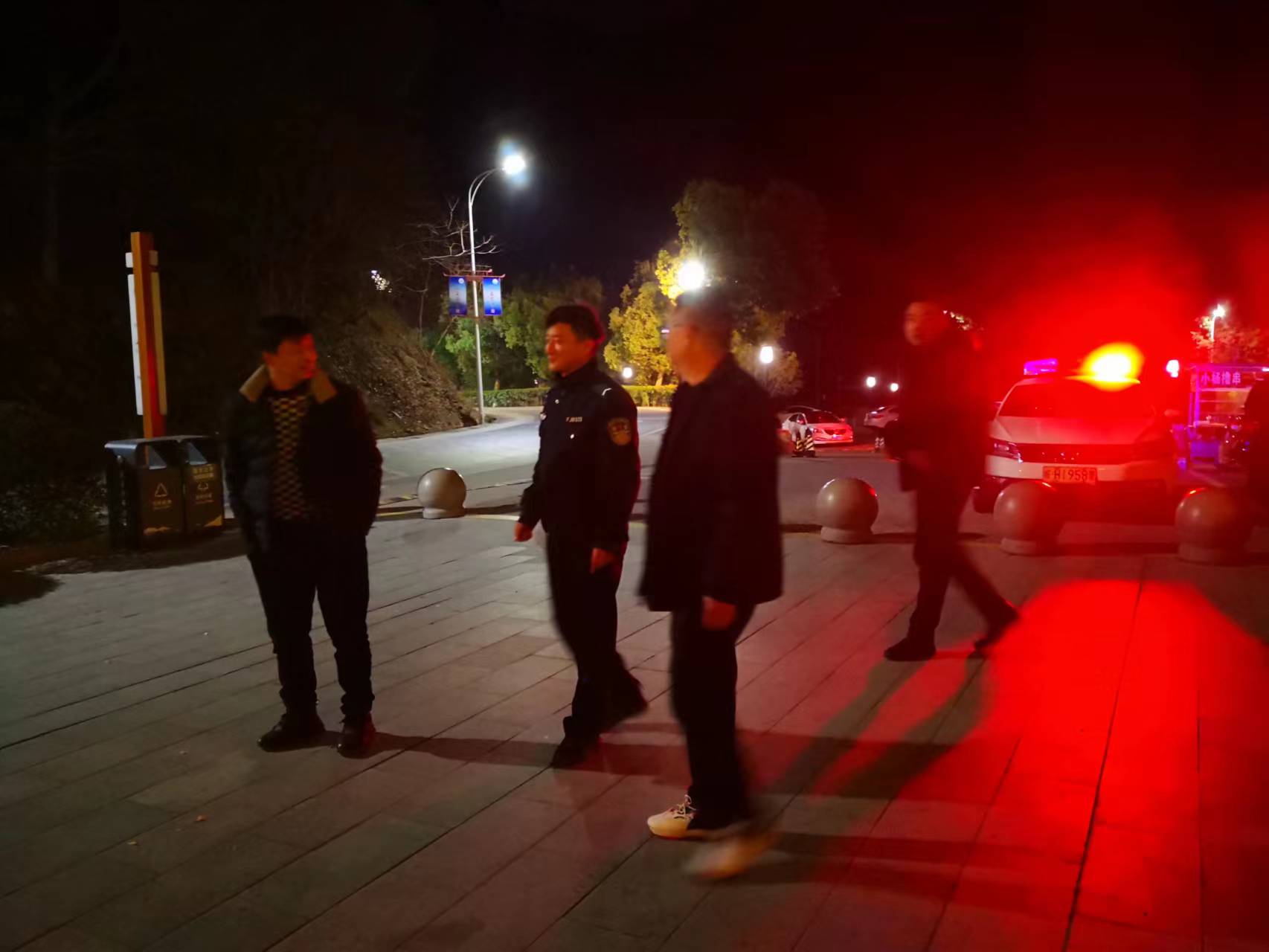 县花管处开展花亭湖夜间巡查杜绝燃放烟花爆竹
