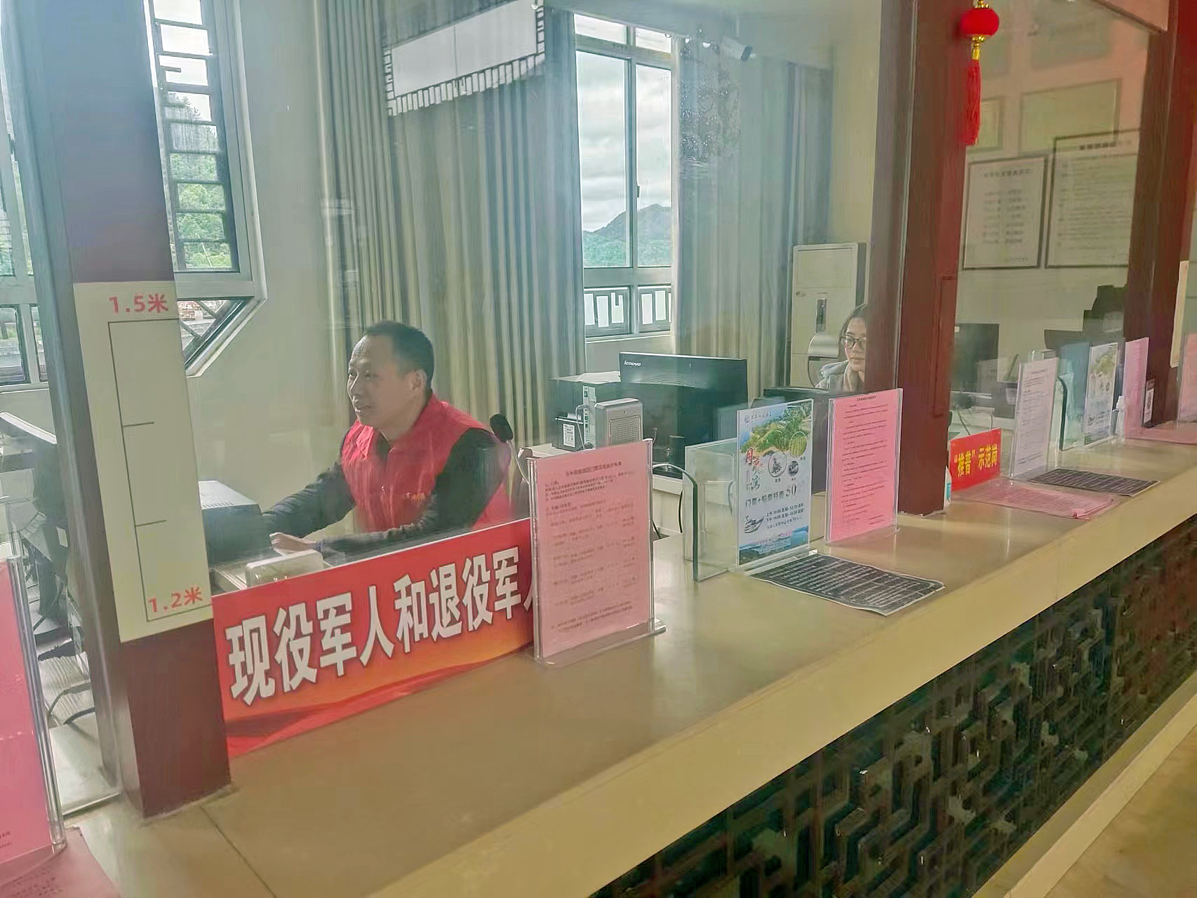方根应到花亭湖景区开展志愿服务活动